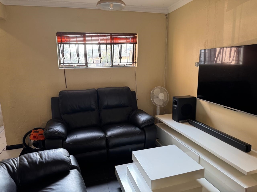 8 Bedroom Property for Sale in Glen Austin Gauteng