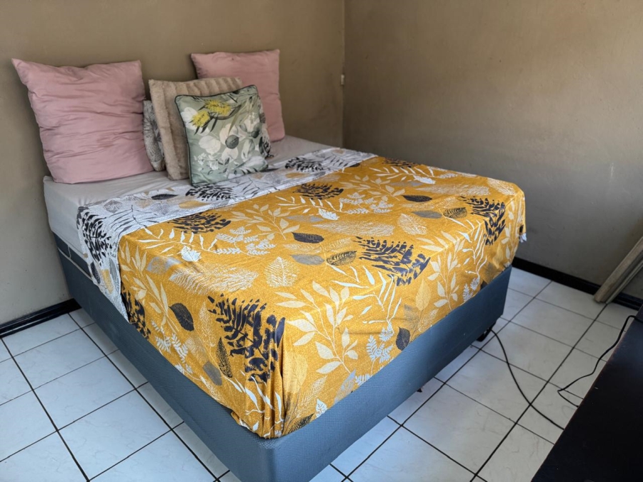 8 Bedroom Property for Sale in Glen Austin Gauteng