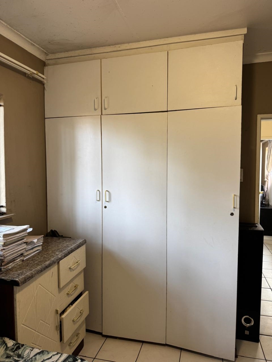 8 Bedroom Property for Sale in Glen Austin Gauteng