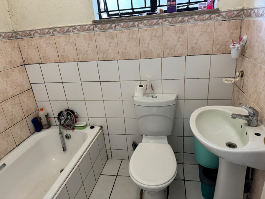 8 Bedroom Property for Sale in Glen Austin Gauteng