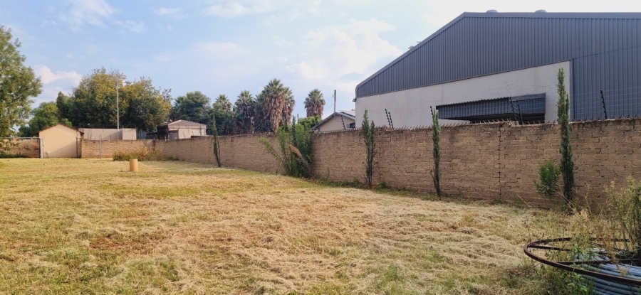 8 Bedroom Property for Sale in Glen Austin Gauteng
