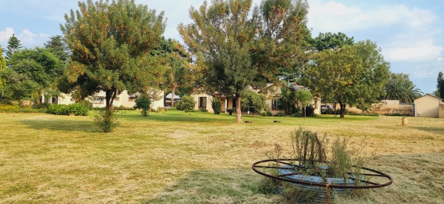 8 Bedroom Property for Sale in Glen Austin Gauteng