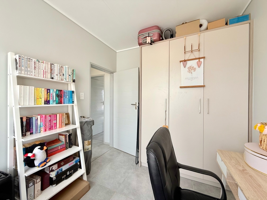 To Let 2 Bedroom Property for Rent in Amberfield Gauteng