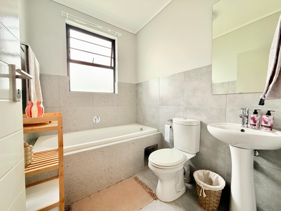 To Let 2 Bedroom Property for Rent in Amberfield Gauteng