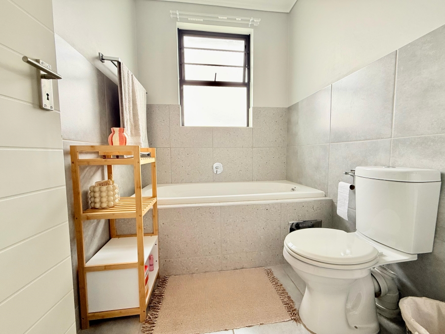To Let 2 Bedroom Property for Rent in Amberfield Gauteng
