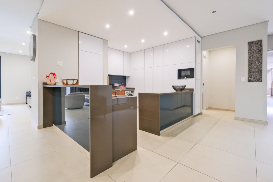 To Let 2 Bedroom Property for Rent in Rosebank Gauteng