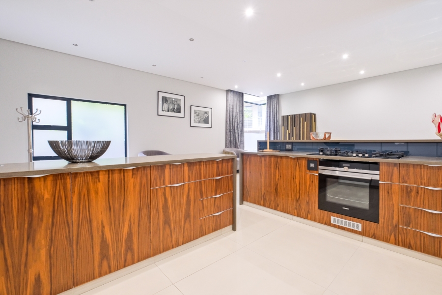 To Let 2 Bedroom Property for Rent in Rosebank Gauteng