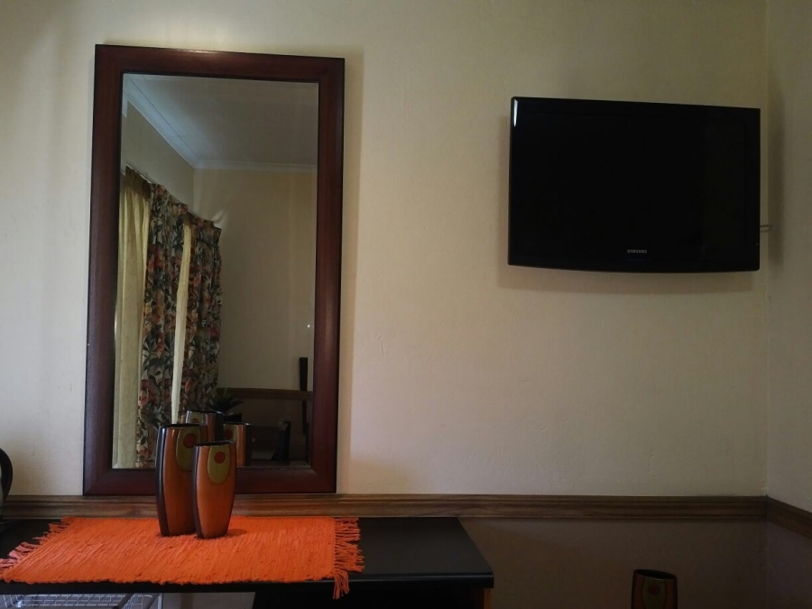 To Let 1 Bedroom Property for Rent in Linden Gauteng