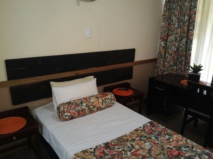 To Let 1 Bedroom Property for Rent in Linden Gauteng