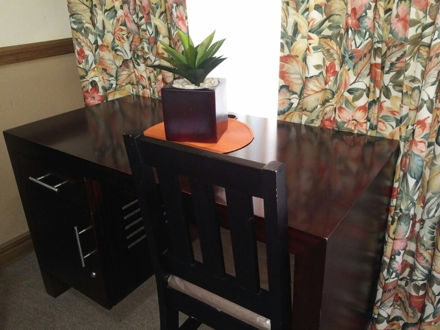 To Let 1 Bedroom Property for Rent in Linden Gauteng