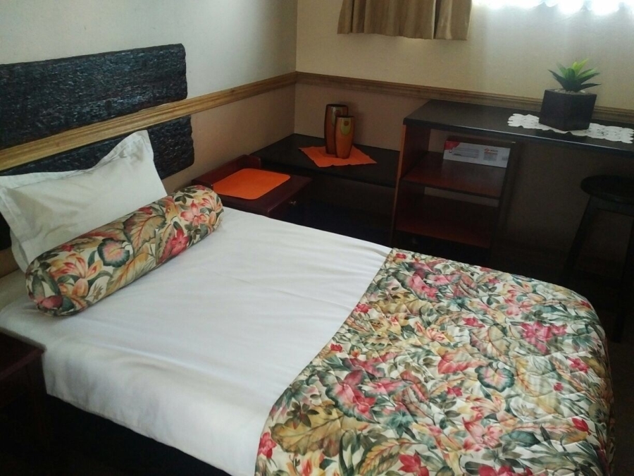 To Let 1 Bedroom Property for Rent in Linden Gauteng