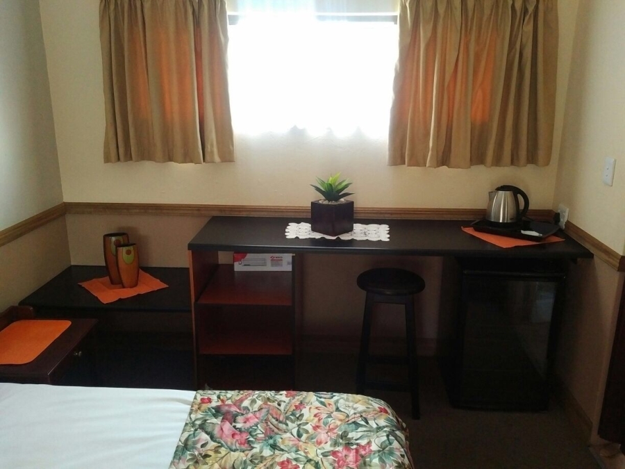 To Let 1 Bedroom Property for Rent in Linden Gauteng