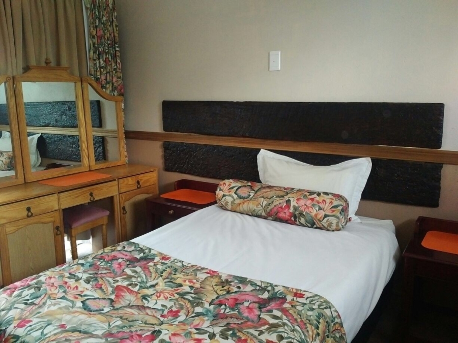 To Let 1 Bedroom Property for Rent in Linden Gauteng