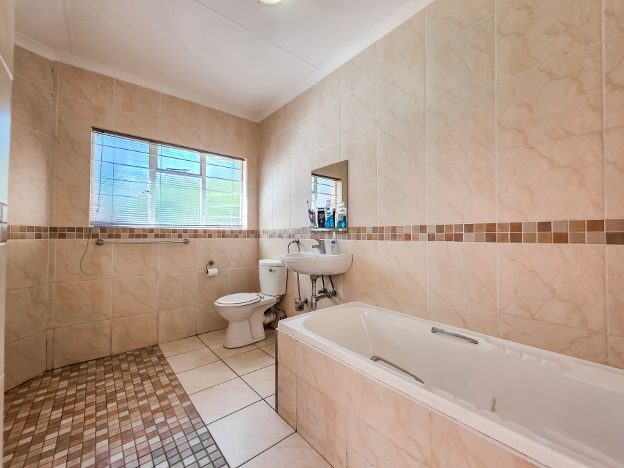 4 Bedroom Property for Sale in Moreleta Park Gauteng