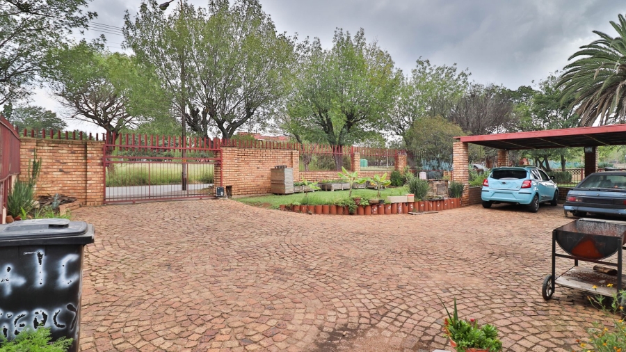 11 Bedroom Property for Sale in Parkhill Gardens Gauteng