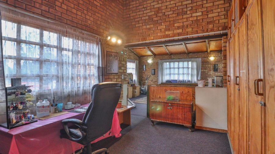 11 Bedroom Property for Sale in Parkhill Gardens Gauteng
