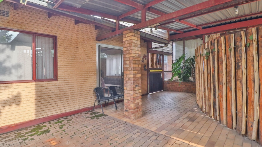 11 Bedroom Property for Sale in Parkhill Gardens Gauteng