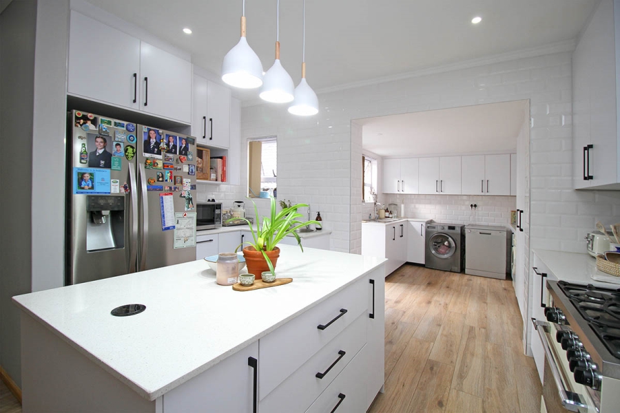 To Let 3 Bedroom Property for Rent in Thornhill Estate Gauteng