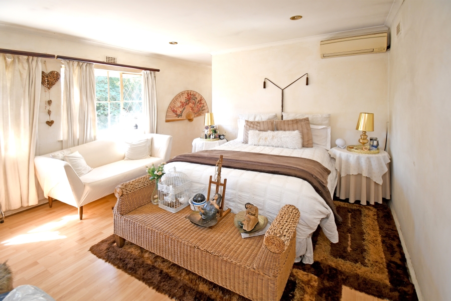 5 Bedroom Property for Sale in Hurlingham Gauteng