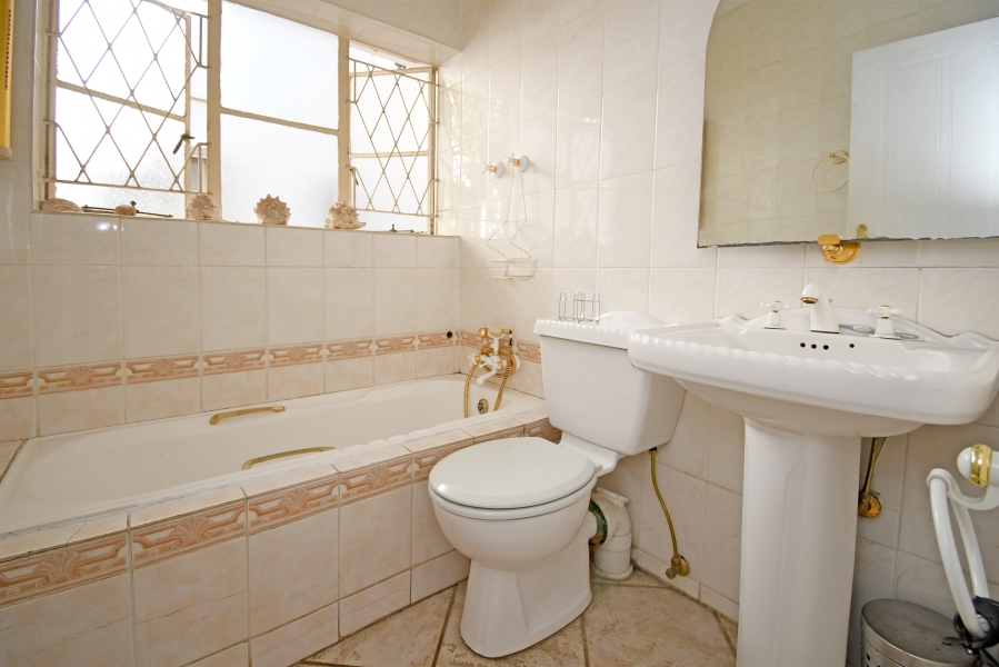 5 Bedroom Property for Sale in Hurlingham Gauteng