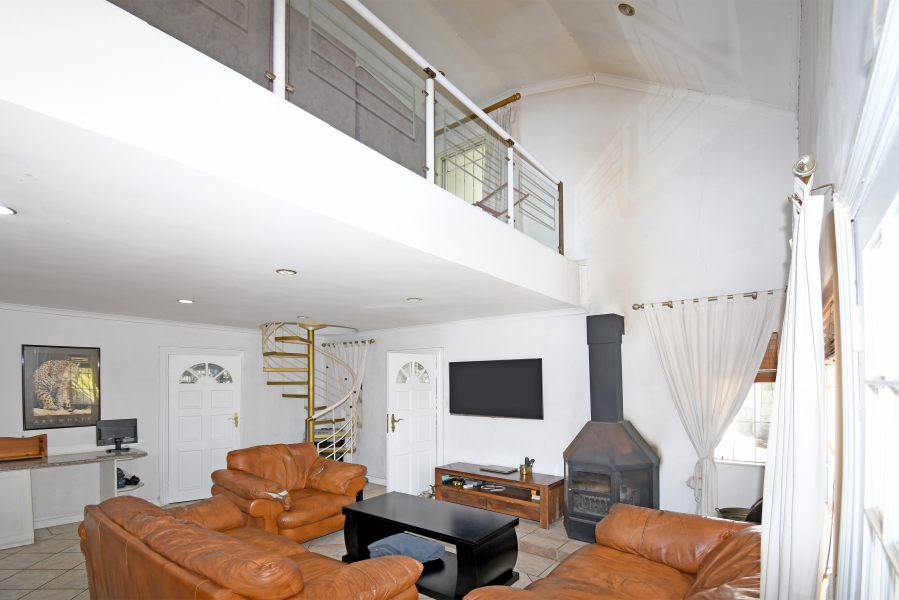 5 Bedroom Property for Sale in Hurlingham Gauteng