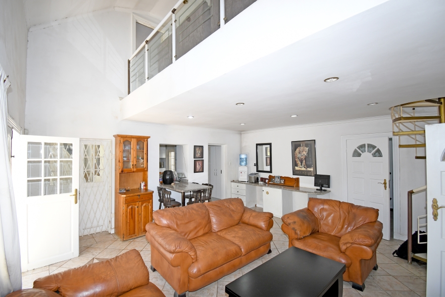 5 Bedroom Property for Sale in Hurlingham Gauteng
