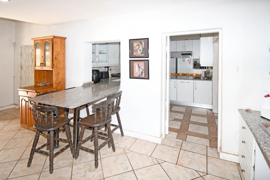 5 Bedroom Property for Sale in Hurlingham Gauteng