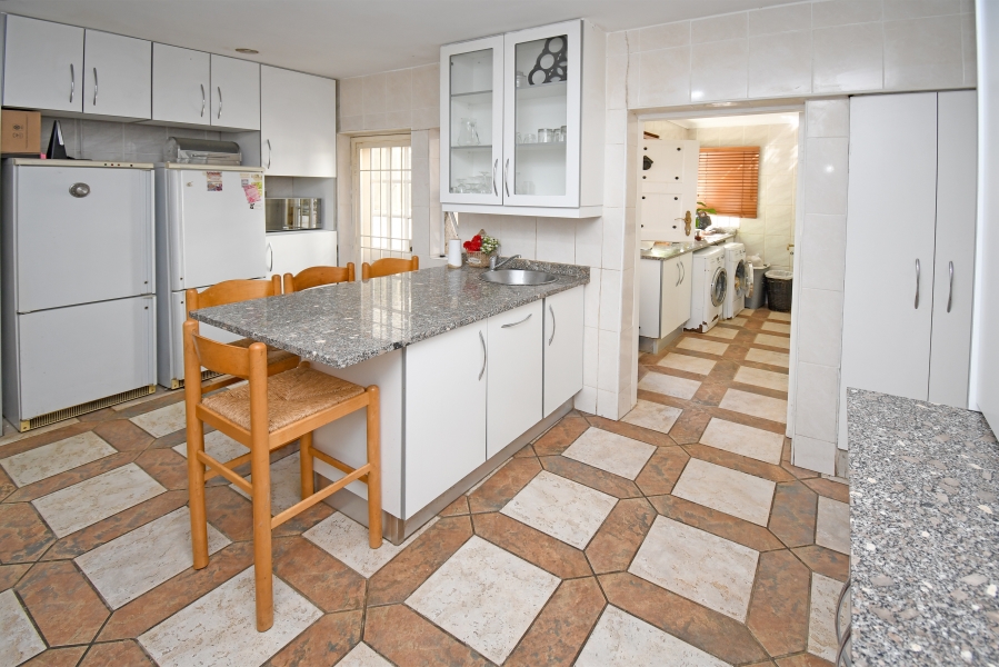 5 Bedroom Property for Sale in Hurlingham Gauteng