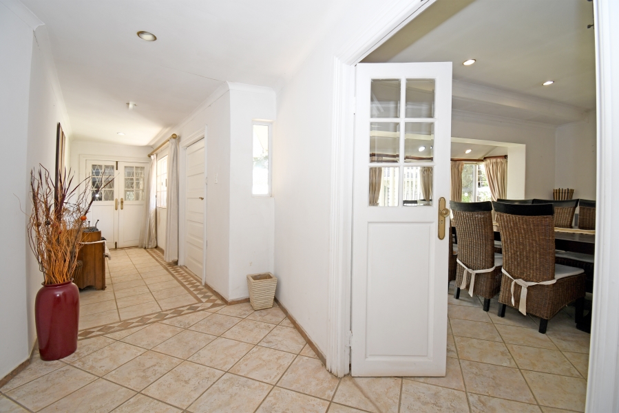 5 Bedroom Property for Sale in Hurlingham Gauteng