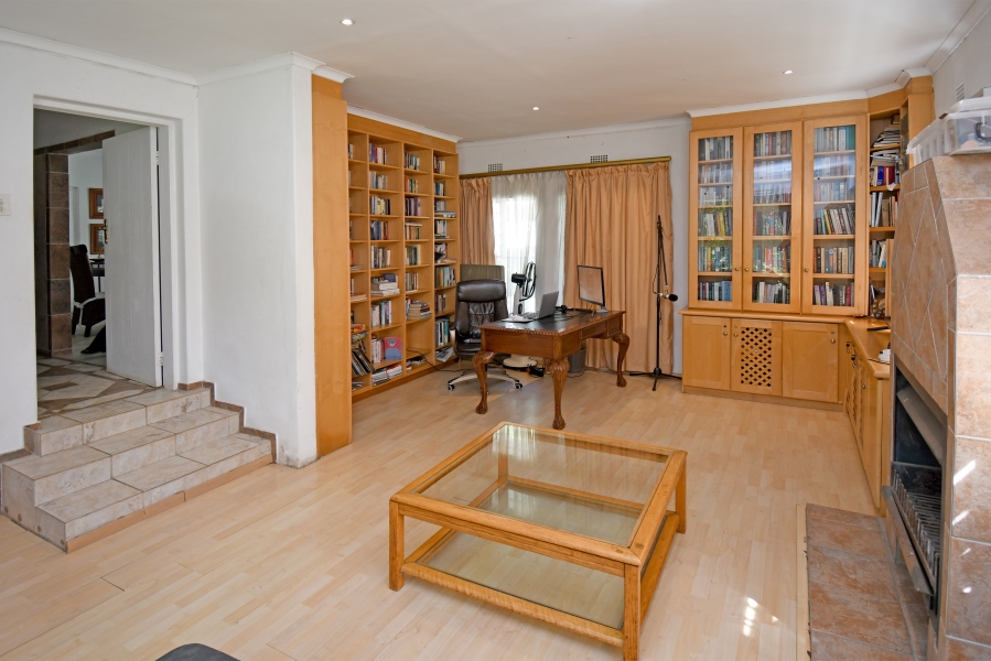 5 Bedroom Property for Sale in Hurlingham Gauteng