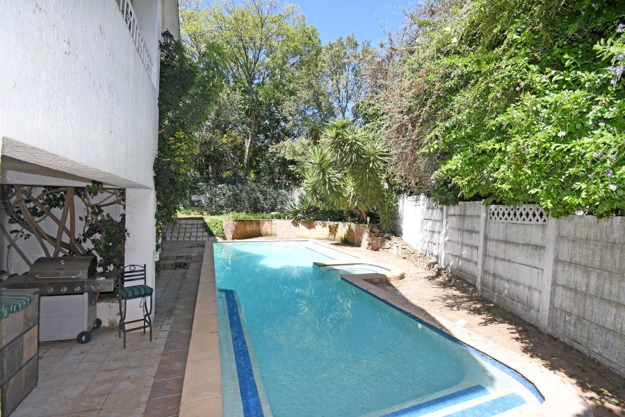 5 Bedroom Property for Sale in Hurlingham Gauteng