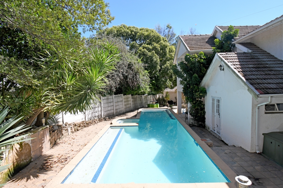 5 Bedroom Property for Sale in Hurlingham Gauteng