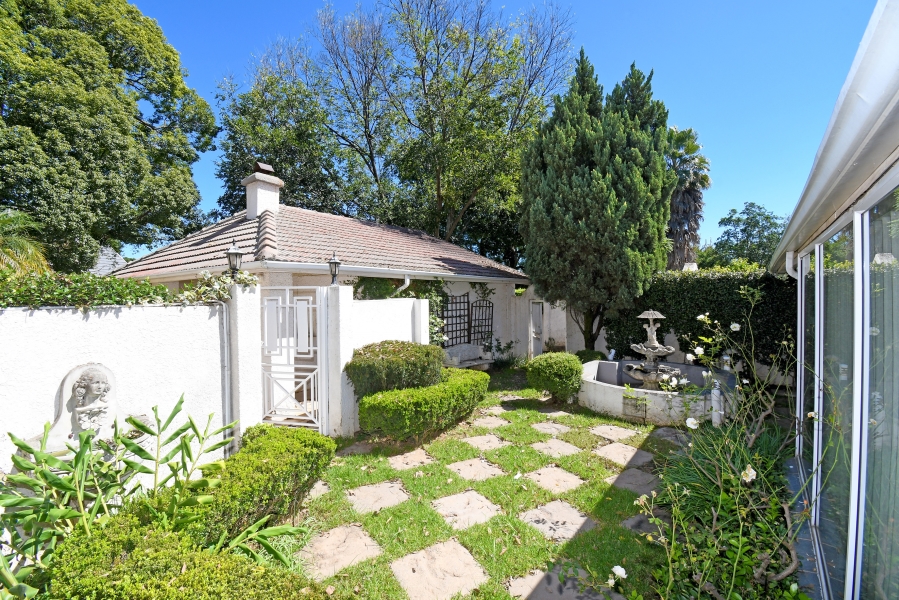 5 Bedroom Property for Sale in Hurlingham Gauteng