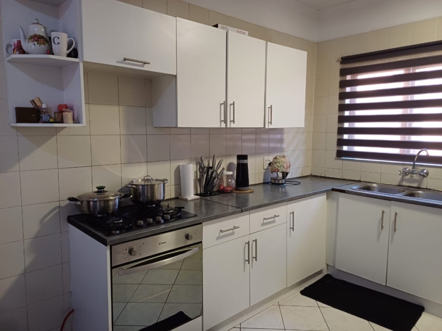 2 Bedroom Property for Sale in Buurendal Gauteng