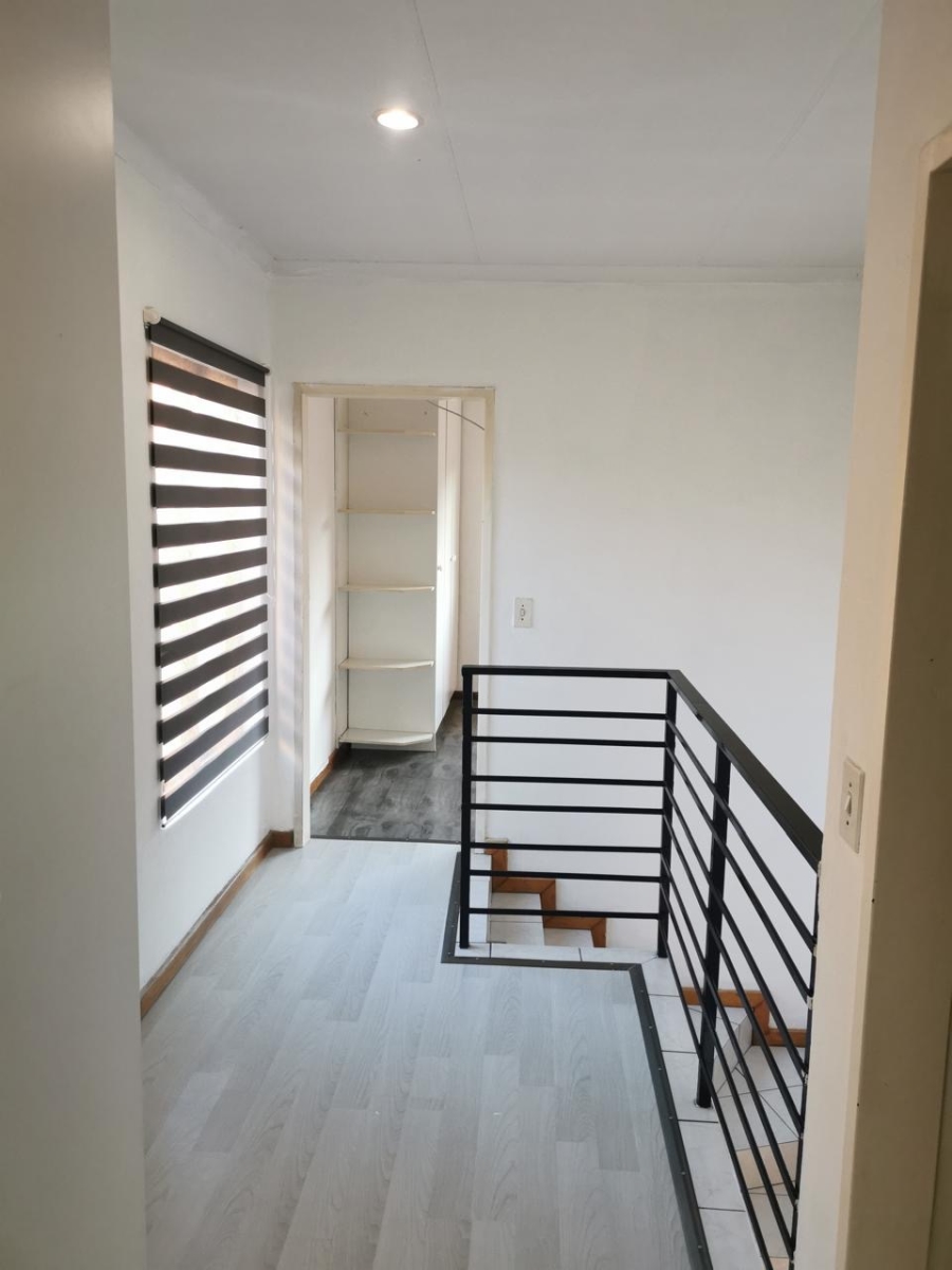 2 Bedroom Property for Sale in Buurendal Gauteng