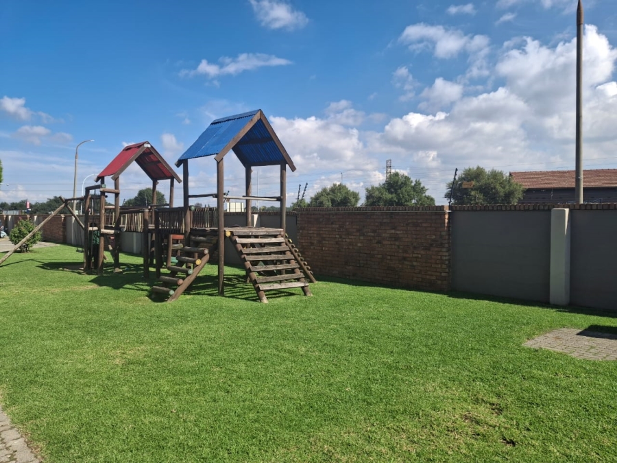 2 Bedroom Property for Sale in Van Dyk Park Gauteng