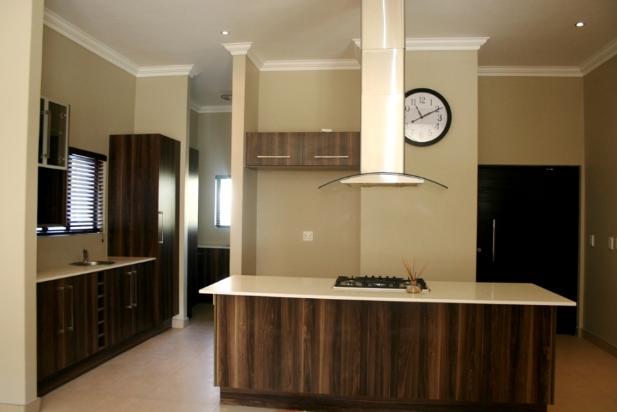 To Let 3 Bedroom Property for Rent in Waterfall Country Village Gauteng
