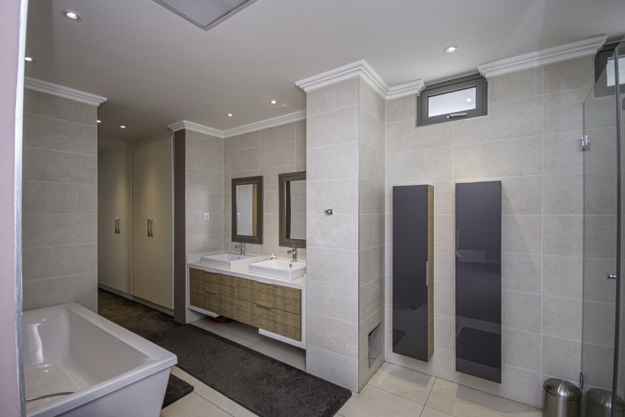 3 Bedroom Property for Sale in Waterfall Country Village Gauteng