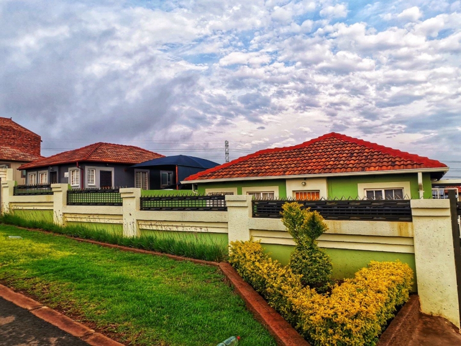 To Let 3 Bedroom Property for Rent in Elandspoort Gauteng