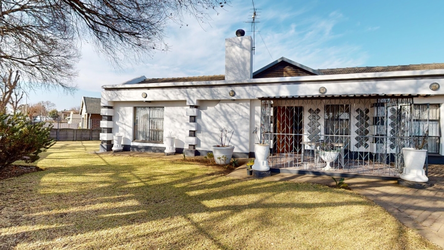 4 Bedroom Property for Sale in Mackenzie Park Gauteng