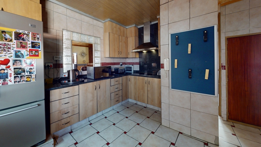 4 Bedroom Property for Sale in Mackenzie Park Gauteng