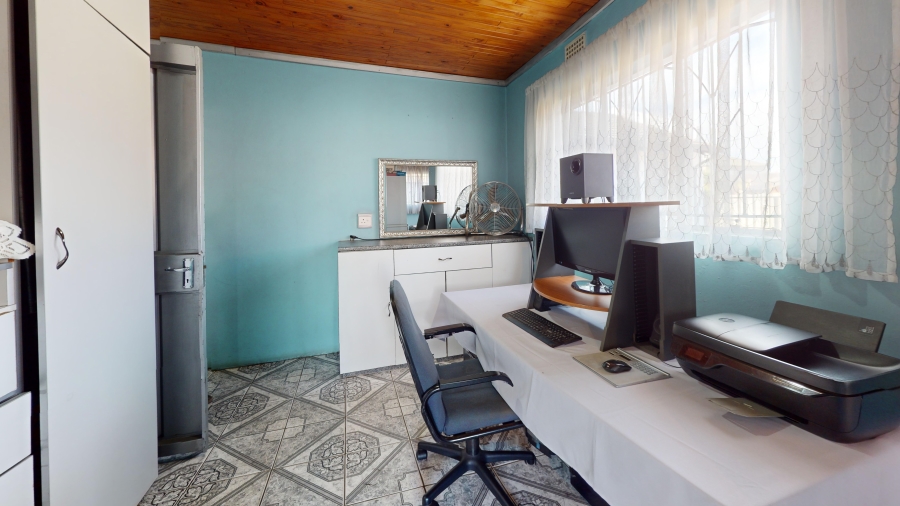 4 Bedroom Property for Sale in Mackenzie Park Gauteng