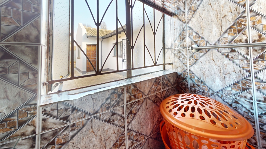 4 Bedroom Property for Sale in Mackenzie Park Gauteng