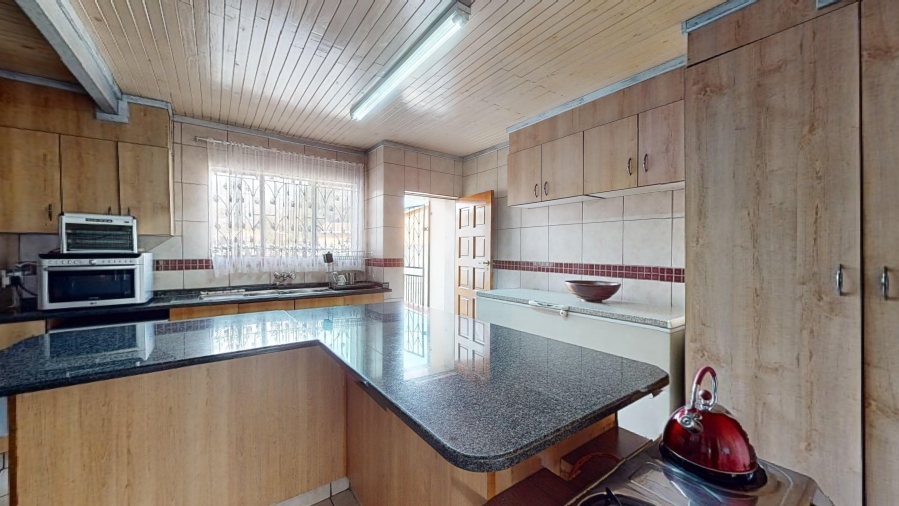 4 Bedroom Property for Sale in Mackenzie Park Gauteng