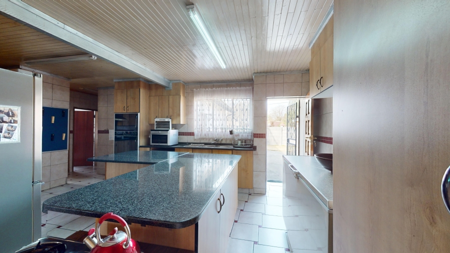 4 Bedroom Property for Sale in Mackenzie Park Gauteng