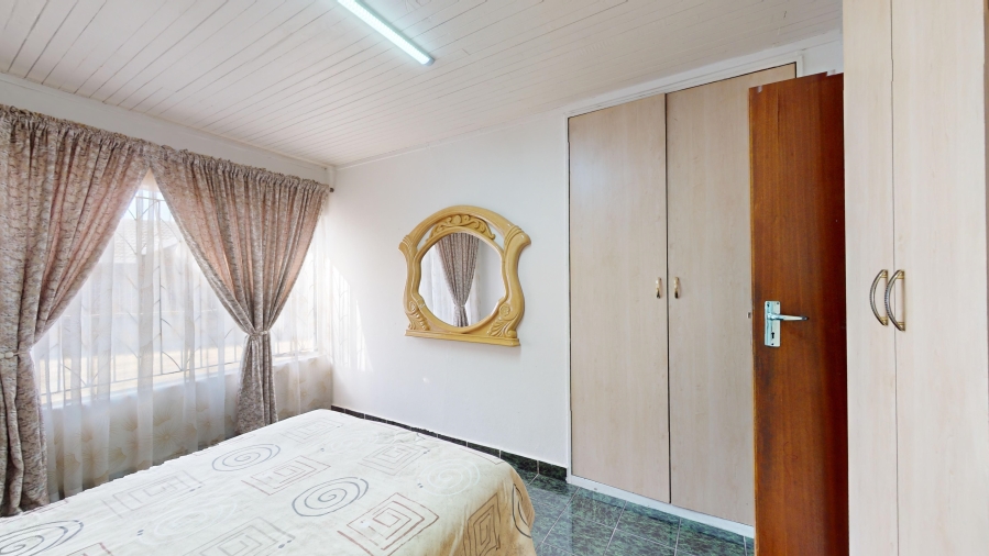 4 Bedroom Property for Sale in Mackenzie Park Gauteng