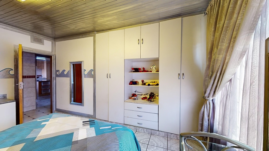 4 Bedroom Property for Sale in Mackenzie Park Gauteng