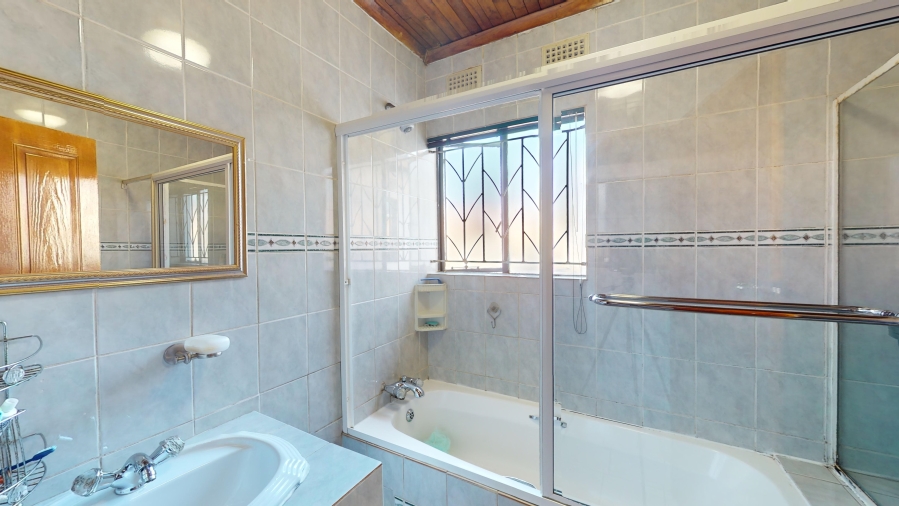 4 Bedroom Property for Sale in Mackenzie Park Gauteng