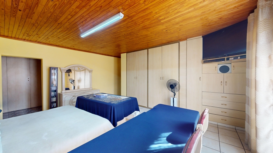 4 Bedroom Property for Sale in Mackenzie Park Gauteng