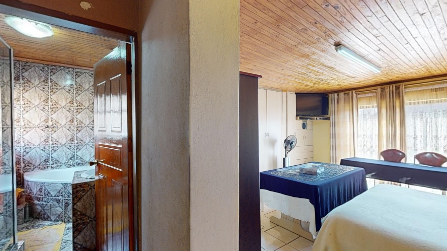 4 Bedroom Property for Sale in Mackenzie Park Gauteng